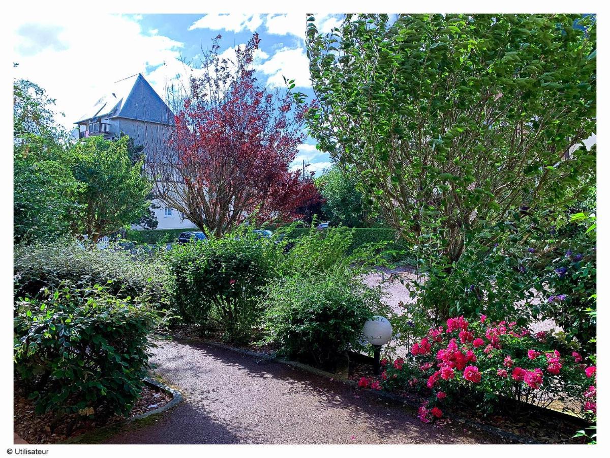 Cabourg, Appartement Plain Pied Avec Terrasse Acces Direct A La Plage Bagian luar foto